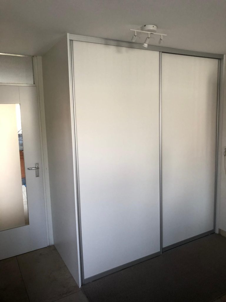 2 deurs schuifwandkast aluminium omlijsting witte deurvulling