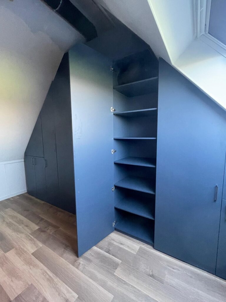 Pijp in kast verwerkt