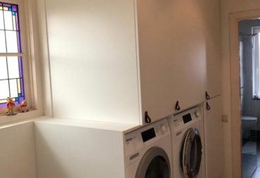 Wasmachinekasten op maat: praktisch voor jouw wasruimte
