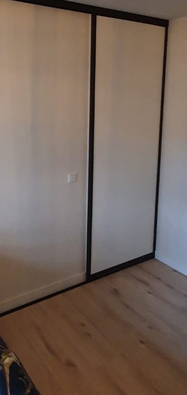 Schuifdeur in slaapkamer voor de deuropening
