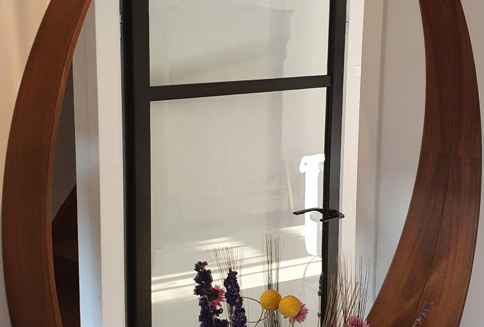 Wedstrijd foto maatwerkkasten, deuren, traprenovatie en vloeren