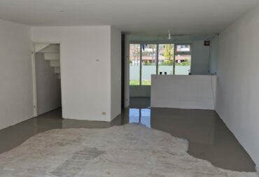 Vloerverwarming, pvc vloer, egaliseren. Wij vertellen hoe het zit